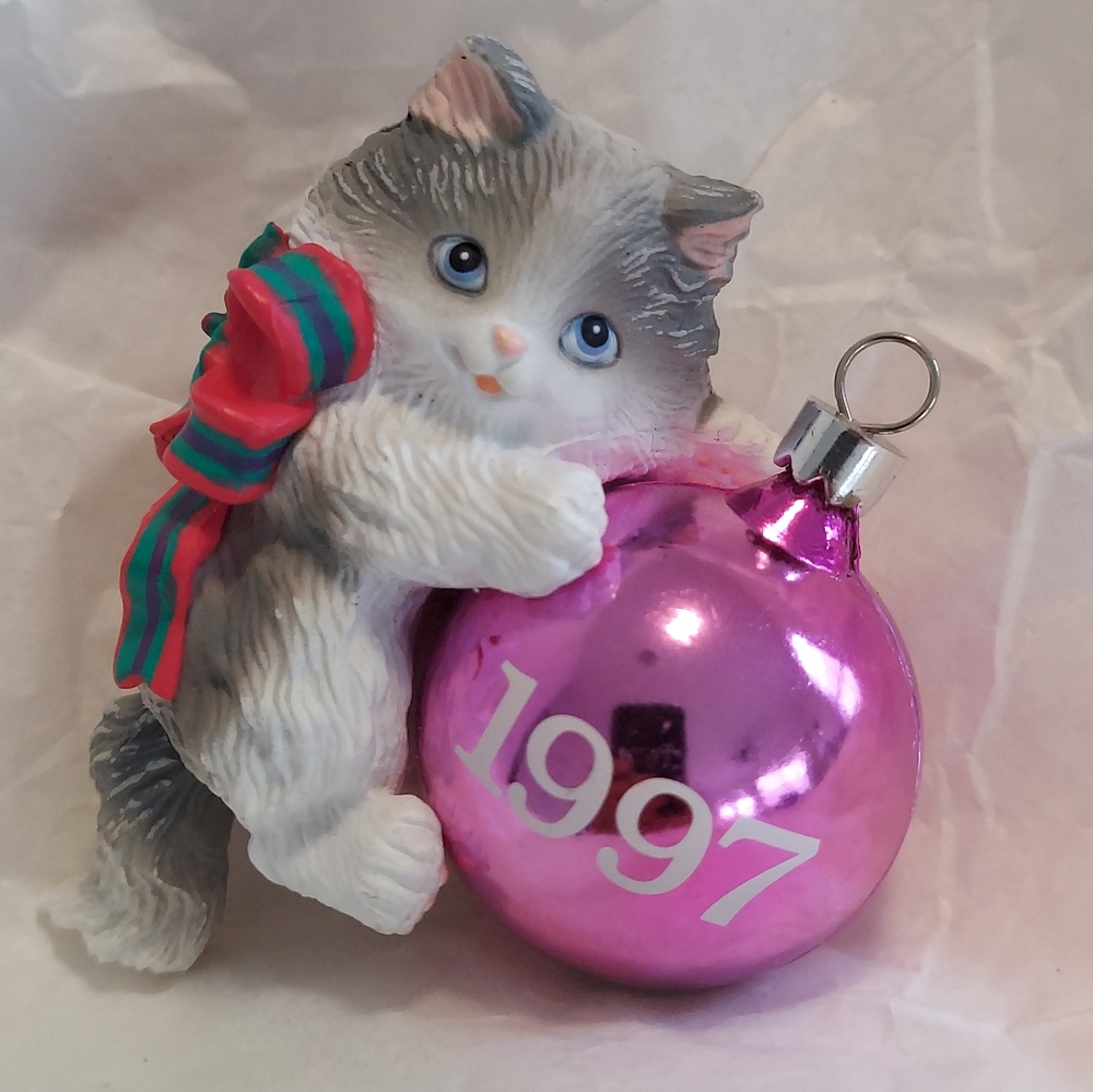 Carlton Heirloom 1997 Cat Christmas Ornament